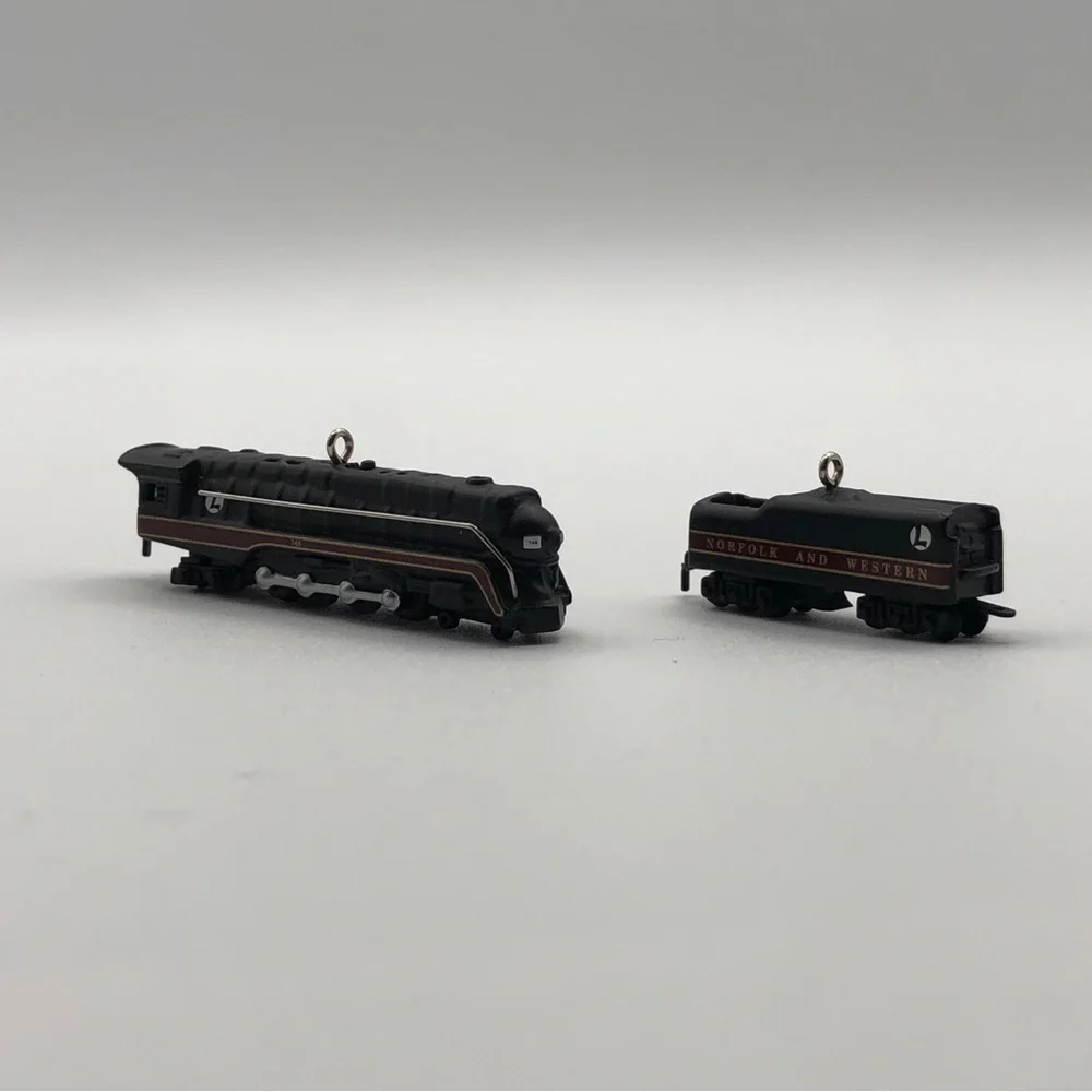 Hallmark Keepsake Ornament 1999 Locomotive & Tender Lionel 746 Norfolk & Western
